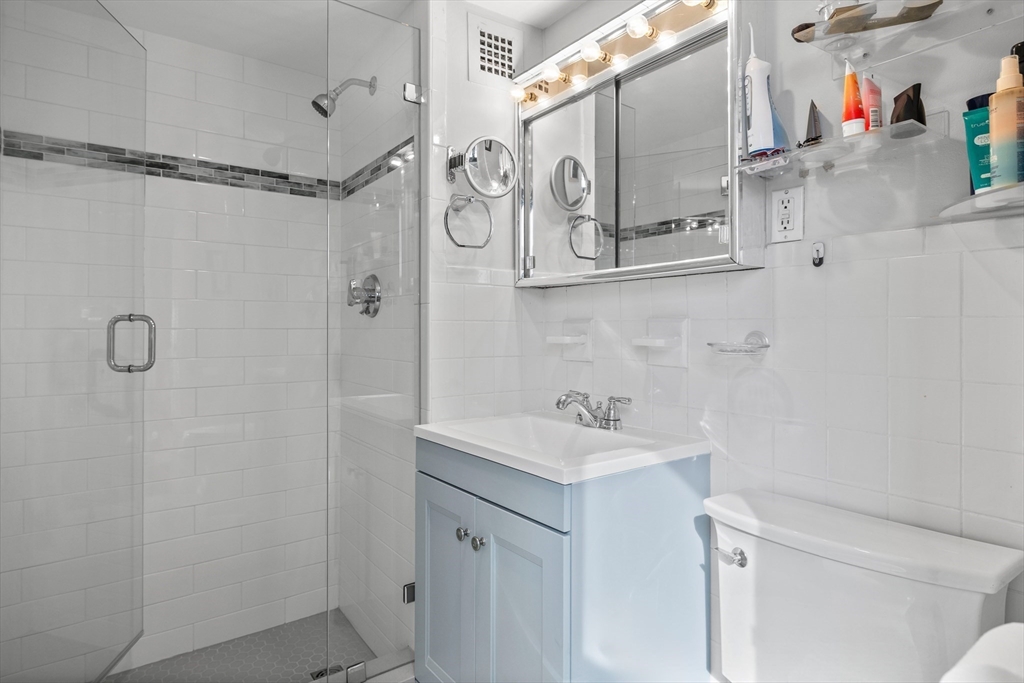 8 Whittier Place # 15E