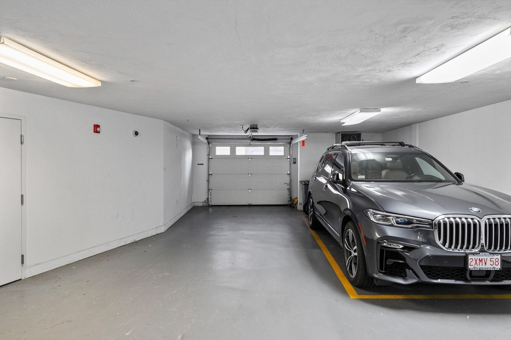 112 W 9th St. Unit: PH4