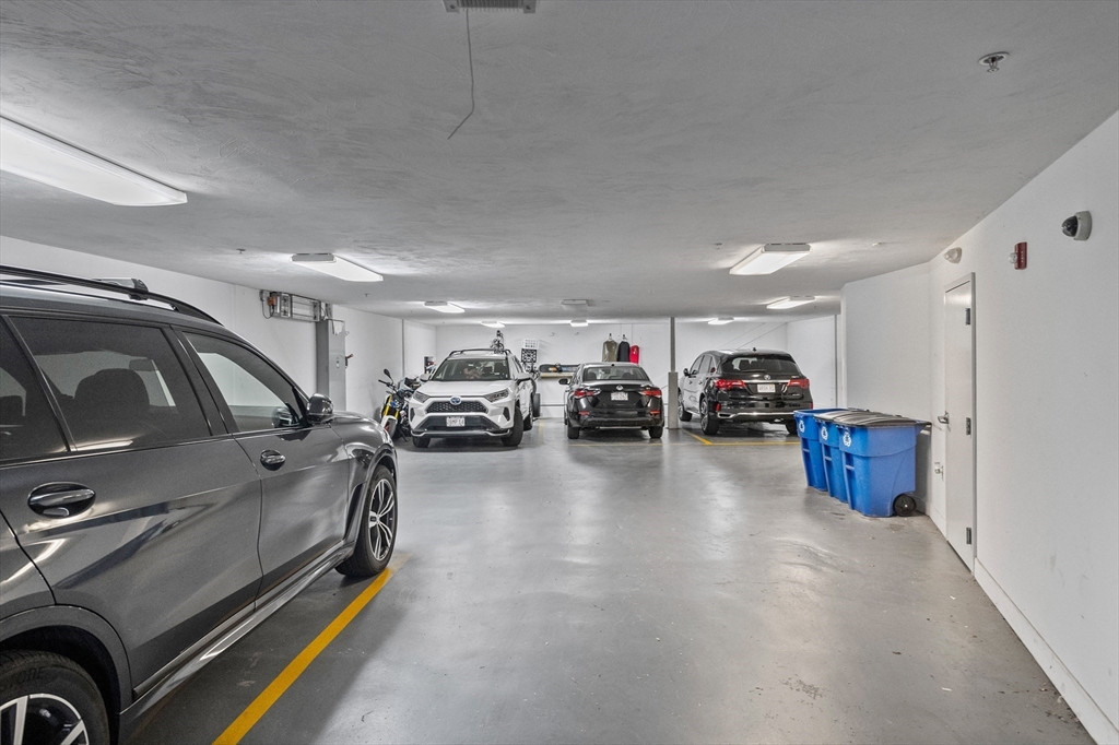112 W 9th St. Unit: PH4