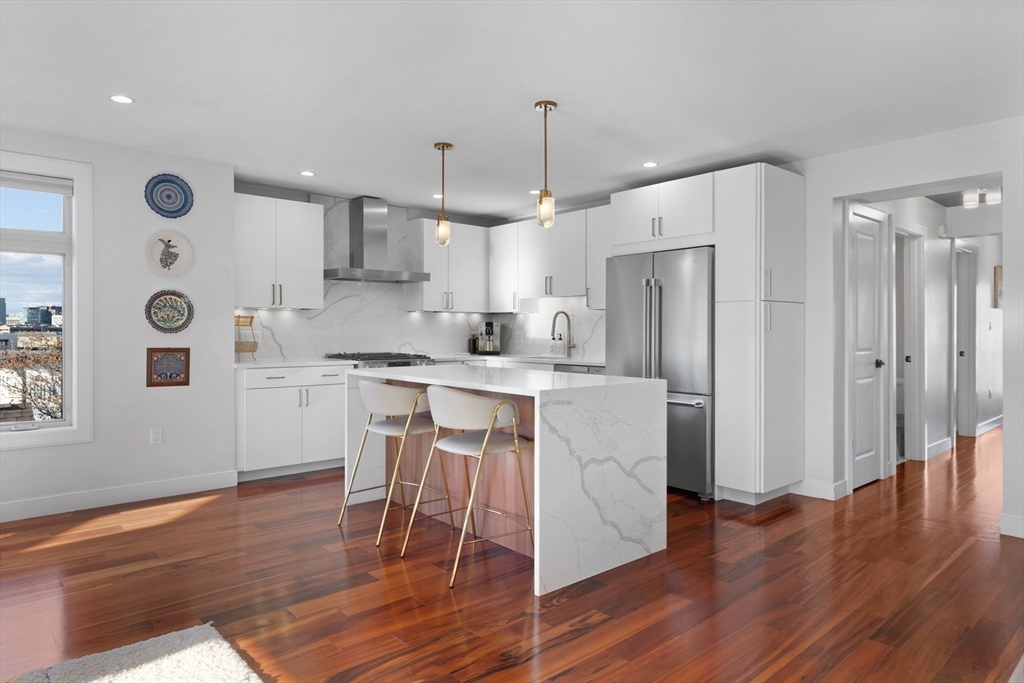 112 W 9th St. Unit: PH4