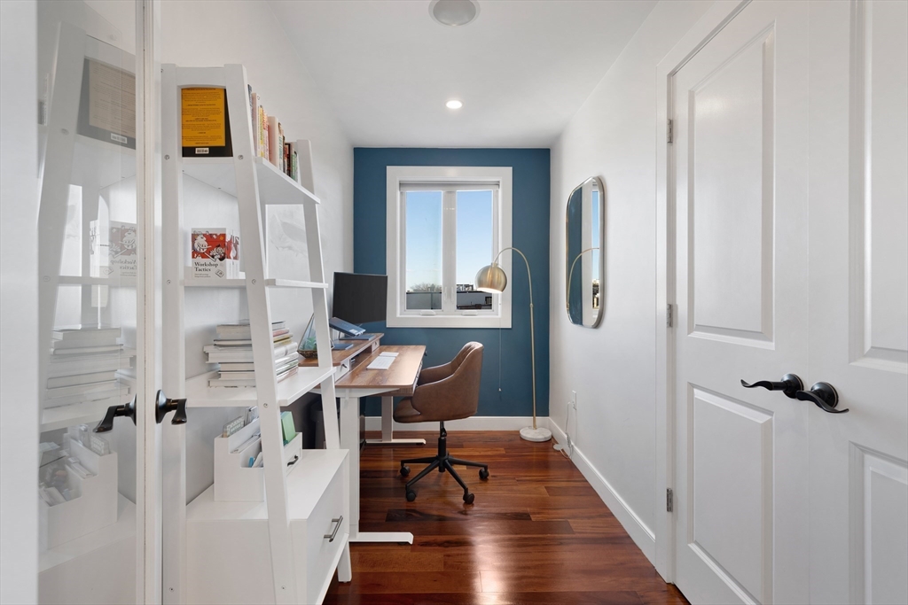 112 W 9th St. Unit: PH4