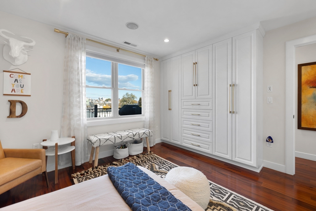 112 W 9th St. Unit: PH4