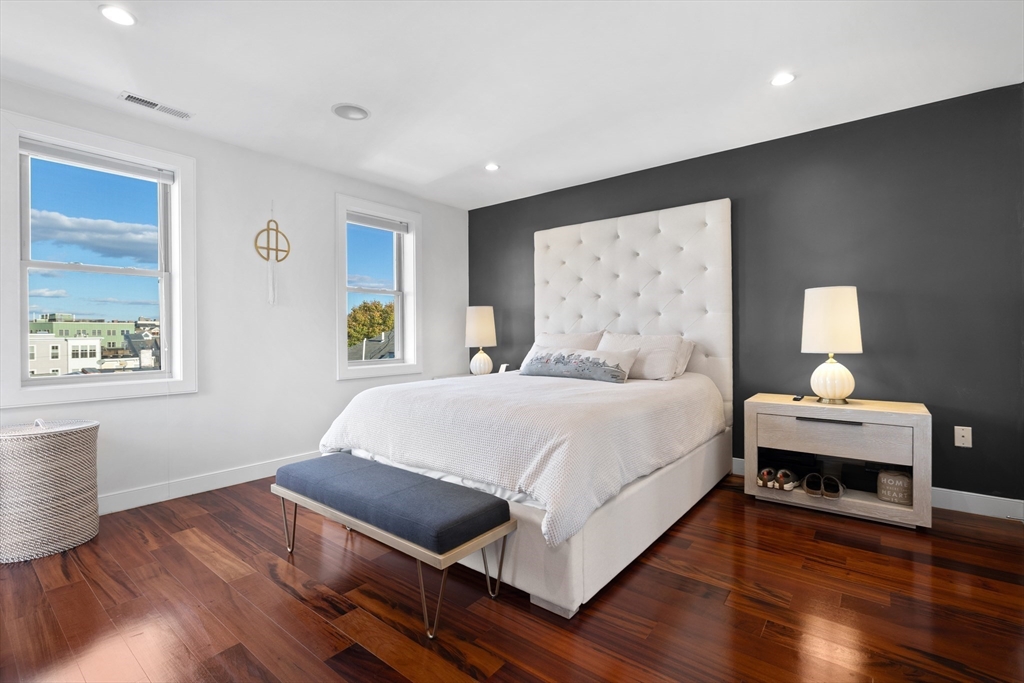 112 W 9th St. Unit: PH4