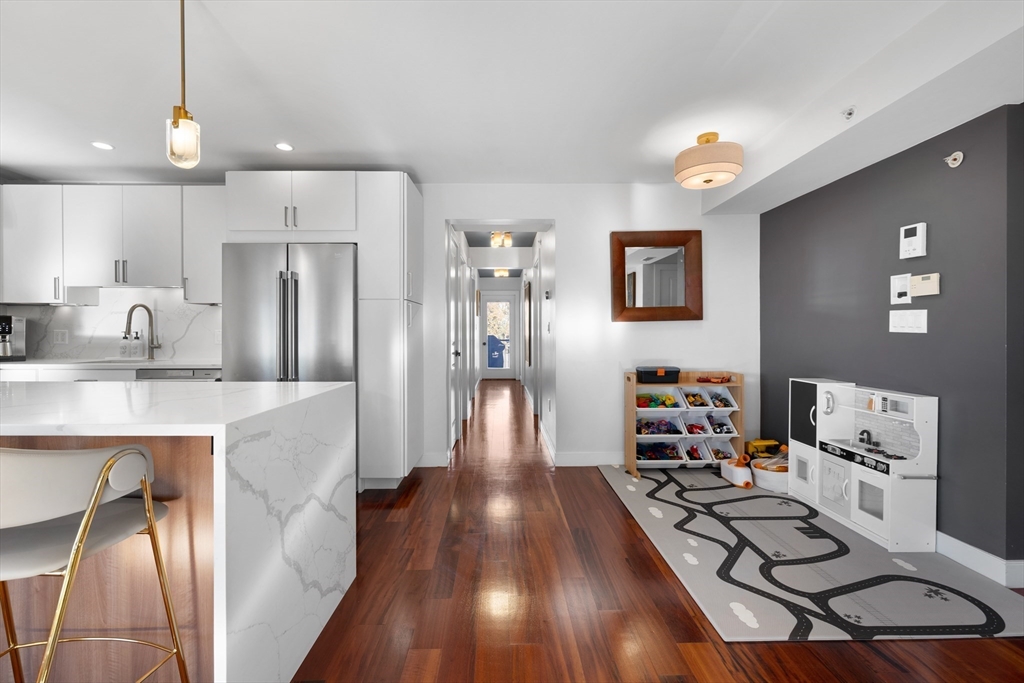 112 W 9th St. Unit: PH4