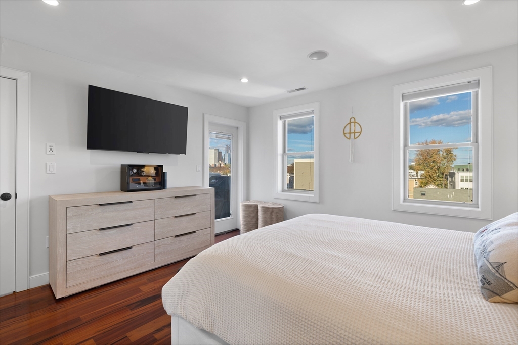 112 W 9th St. Unit: PH4