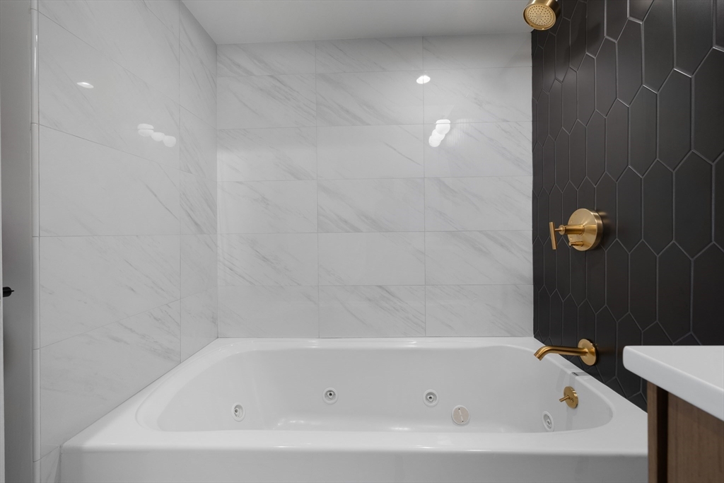 112 W 9th St. Unit: PH4