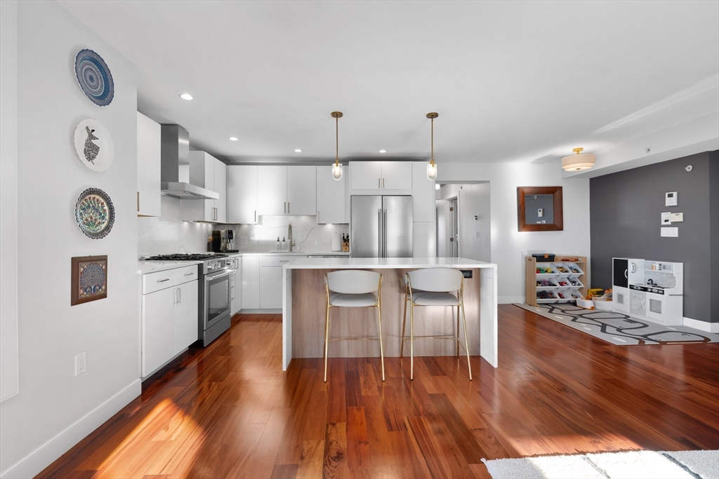 112 W 9th St. Unit: PH4