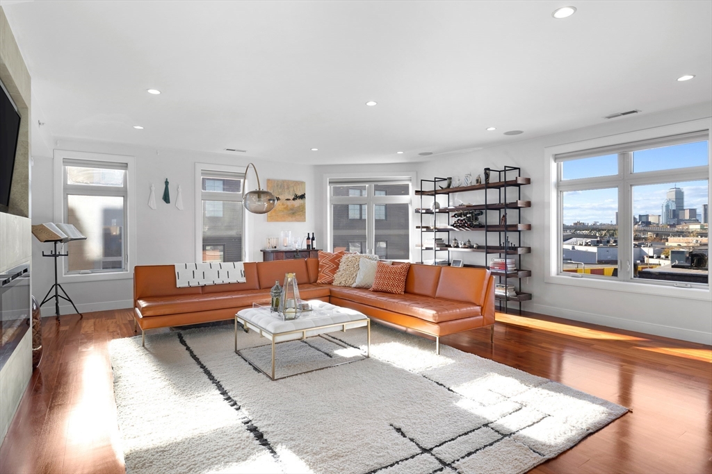 112 W 9th St. Unit: PH4