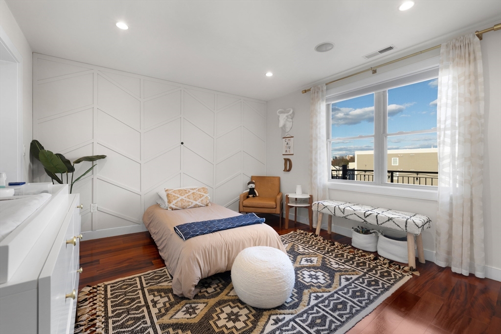 112 W 9th St. Unit: PH4