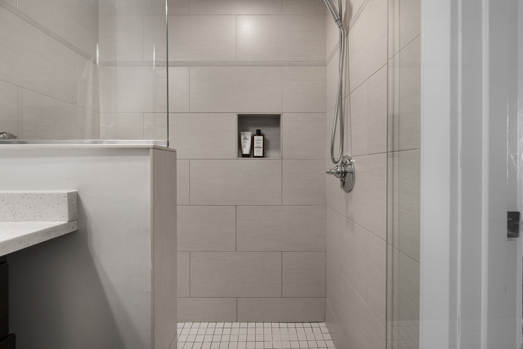 112 W 9th St. Unit: PH4