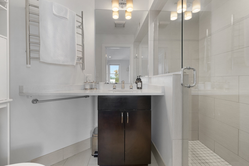 112 W 9th St. Unit: PH4