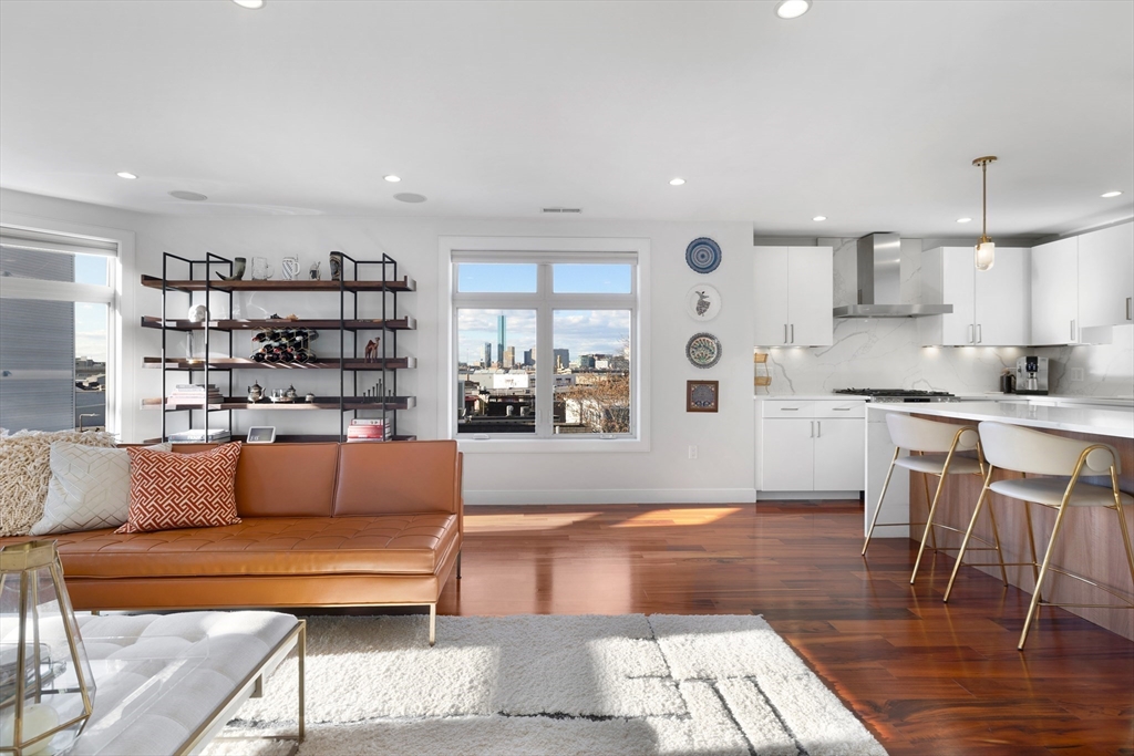 112 W 9th St. Unit: PH4
