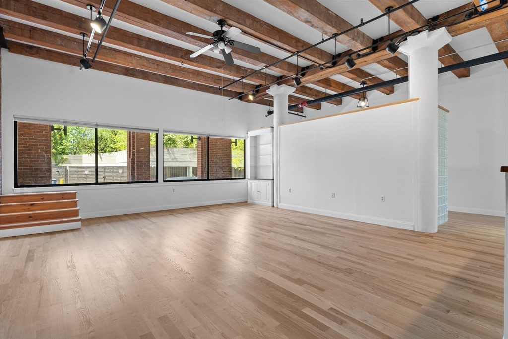 33 Sleeper St # 104