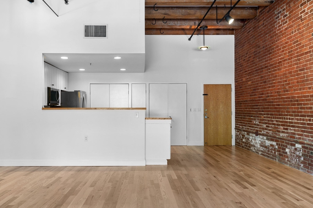 33 Sleeper St # 104