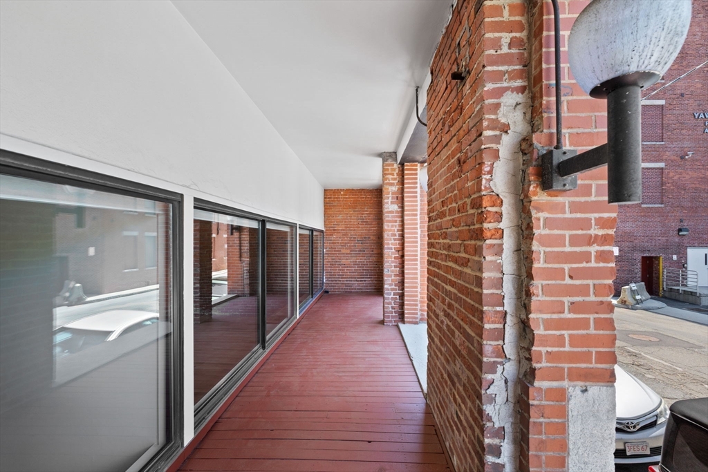 33 Sleeper St # 104