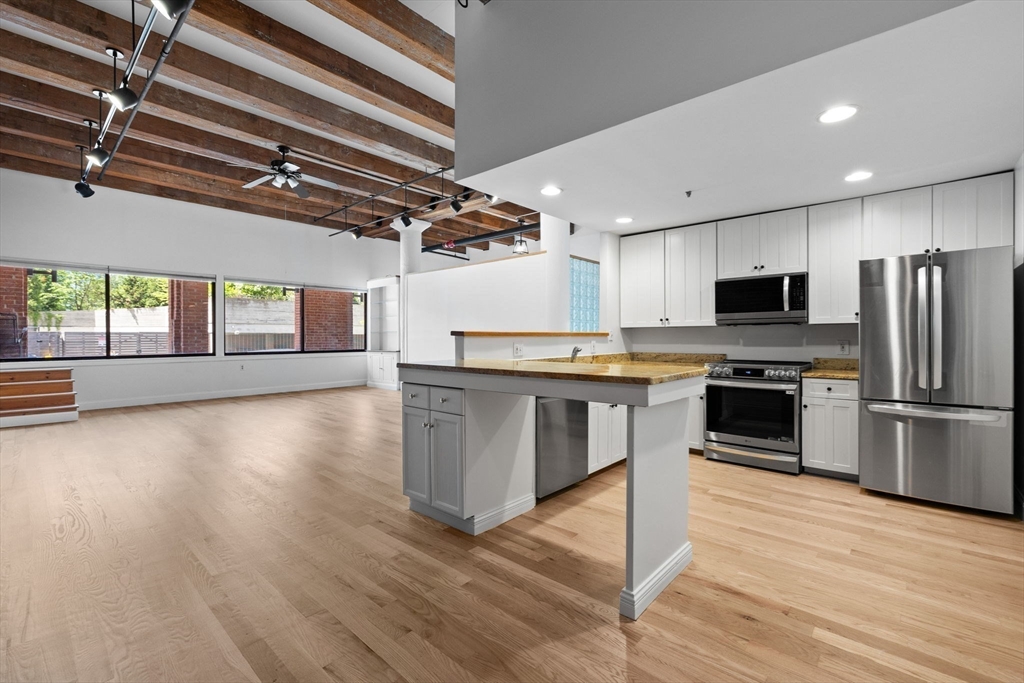 33 Sleeper St # 104