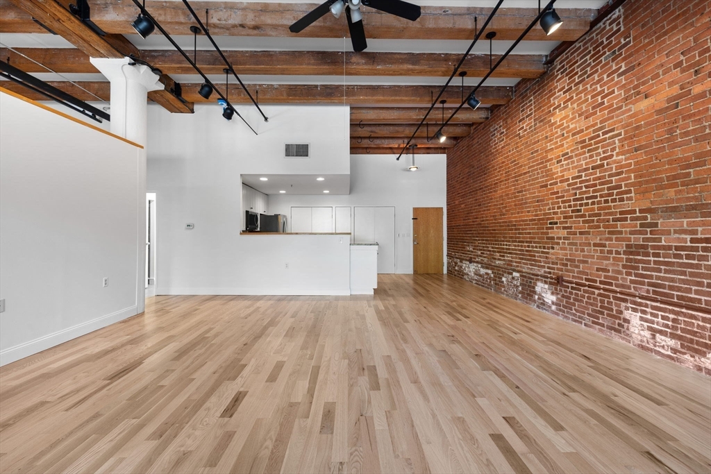 33 Sleeper St # 104