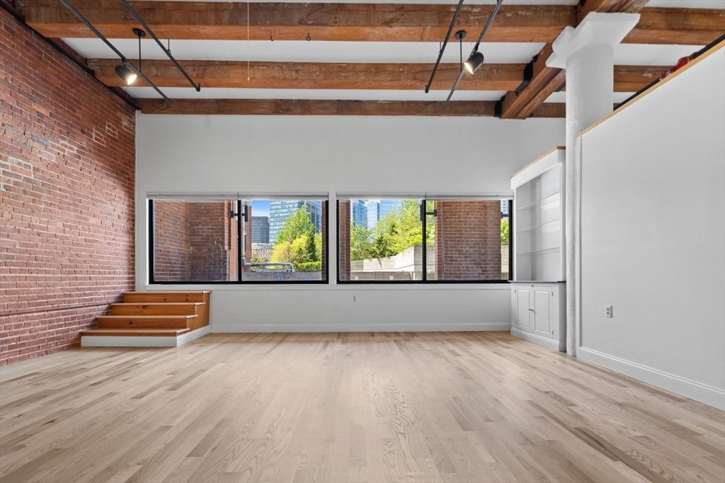 33 Sleeper St # 104