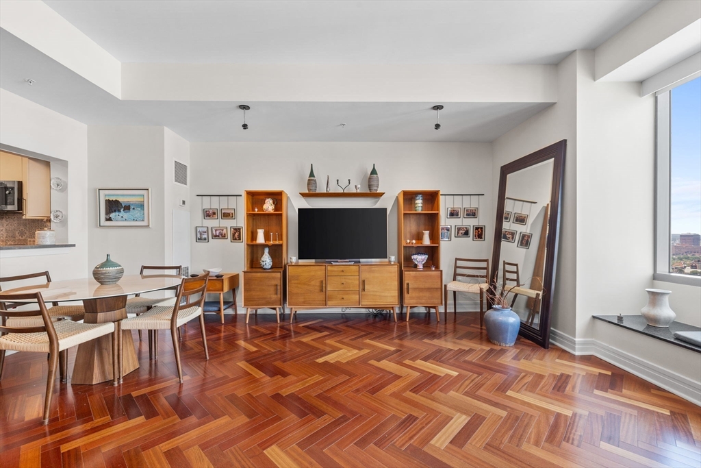 2 Avery St. # 27F