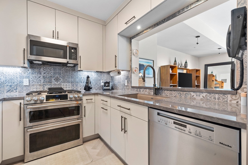 2 Avery St. # 27F