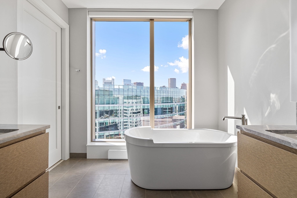 133 Seaport Blvd # 3A Unit: PH 3A