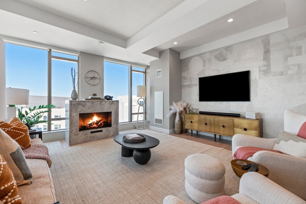 133 Seaport Blvd # 3A Unit: PH 3A