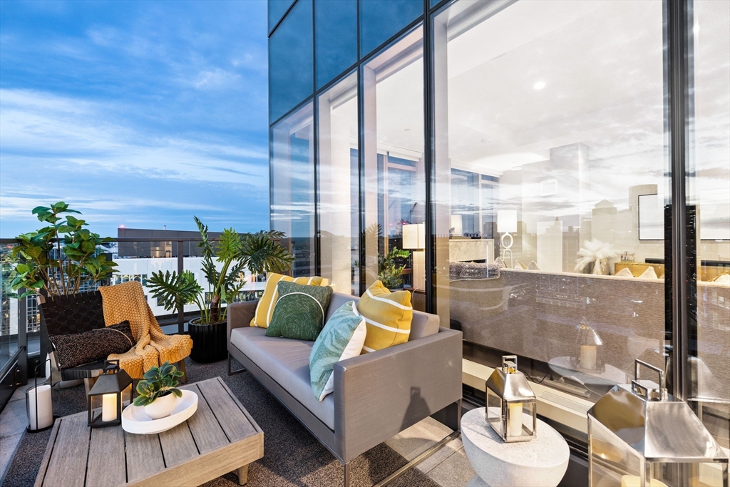 133 Seaport Blvd # 3A Unit: PH 3A