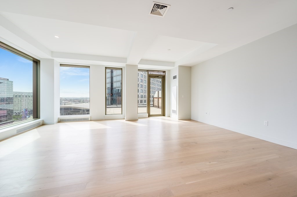 135 Seaport Blvd # 1810