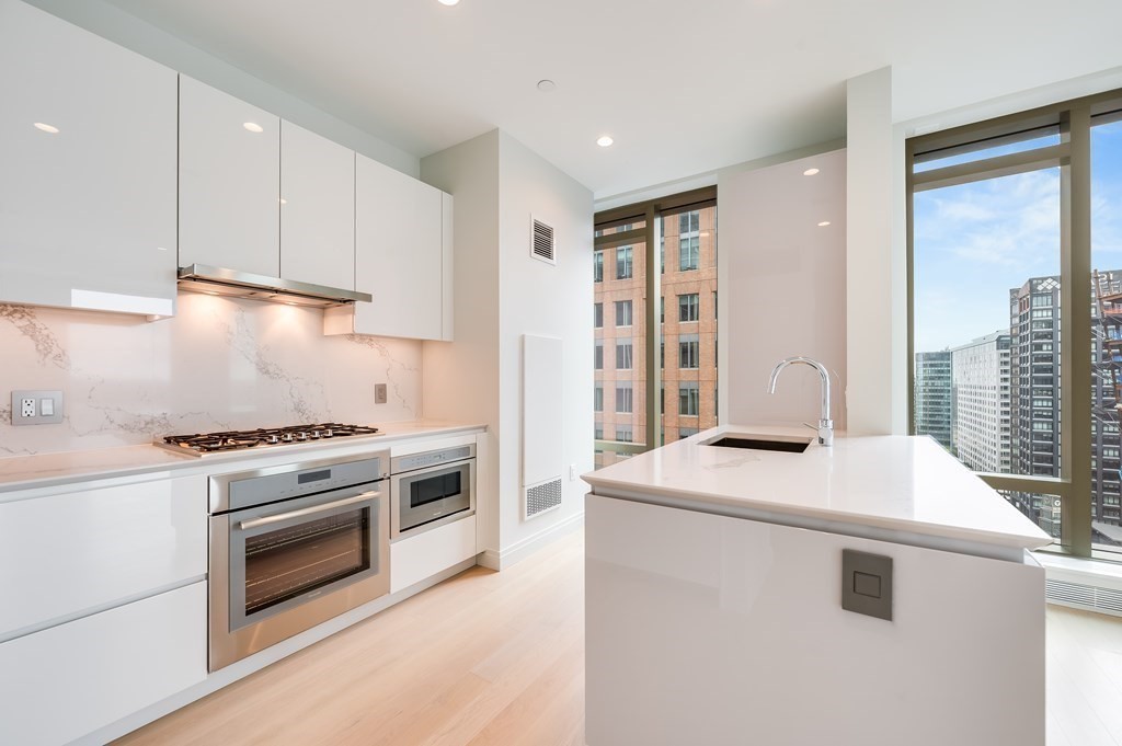 135 Seaport Blvd # 1810