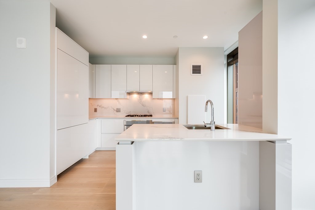 135 Seaport Blvd # 1810