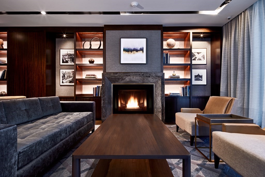 135 Seaport Blvd # 1810