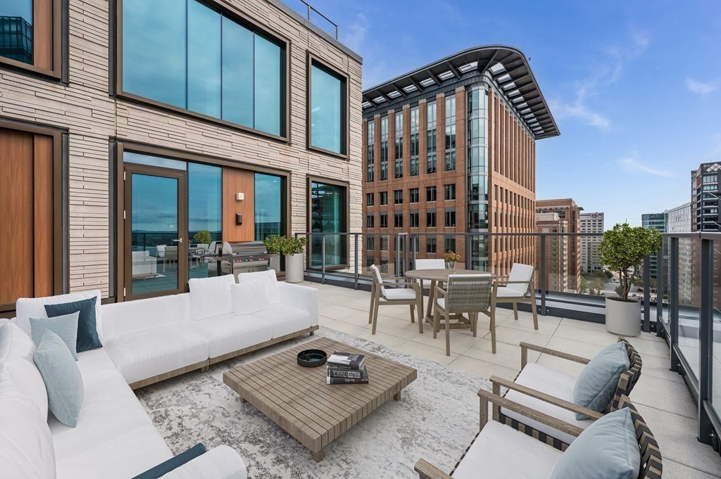 135 Seaport Blvd # 1810