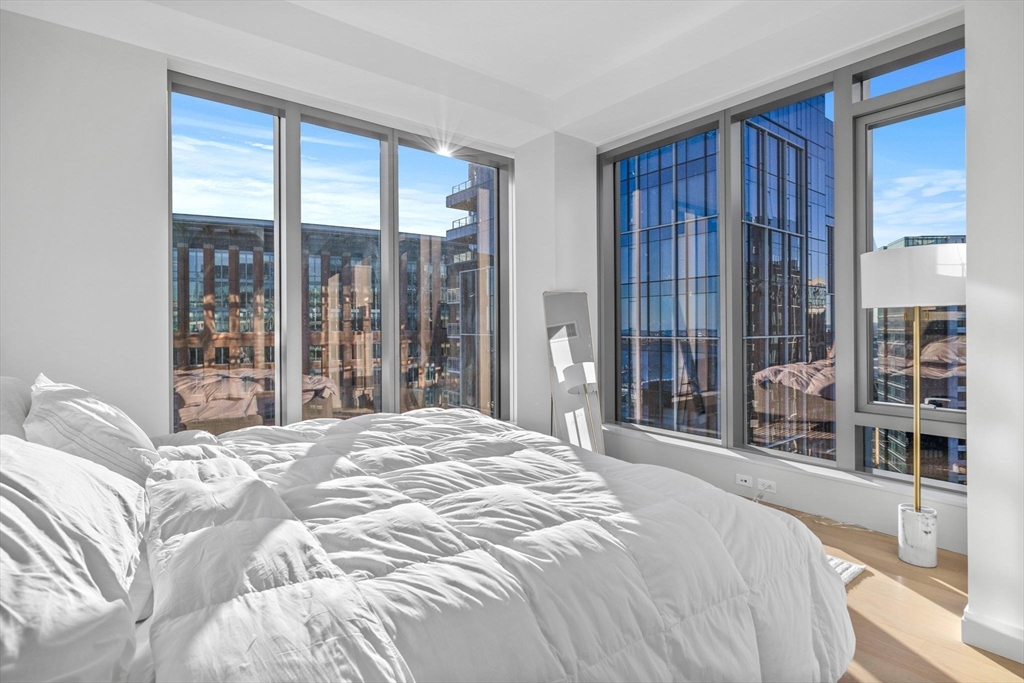 133 Seaport Blvd # 2105