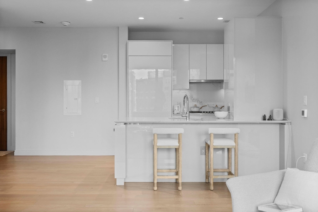 133 Seaport Blvd # 2105