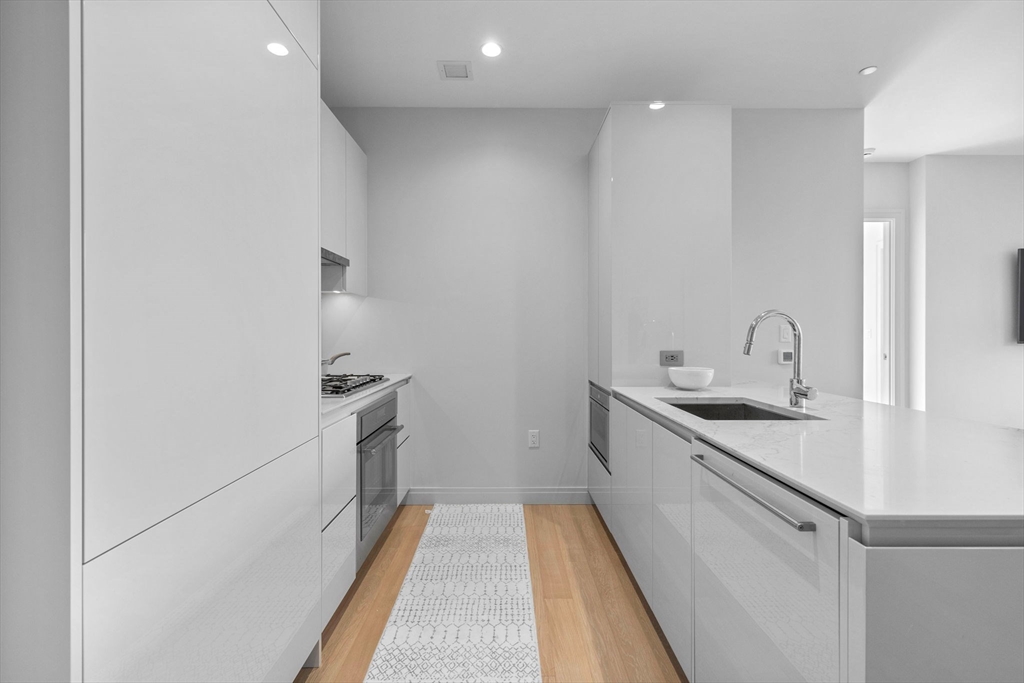 133 Seaport Blvd # 2105