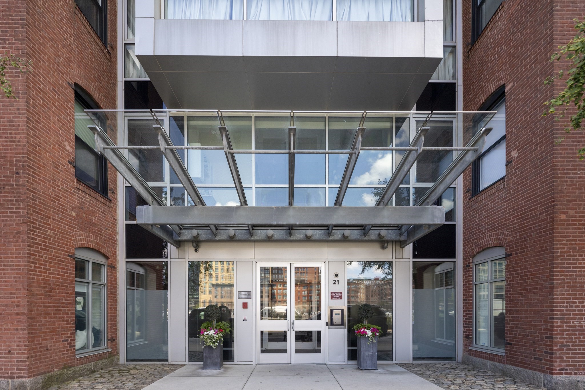 21 Wormwood St. # 323