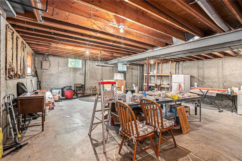 6119 Cottonwood Drive