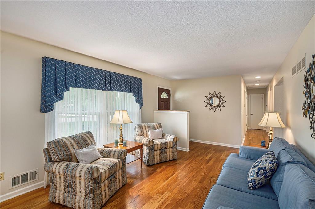 6119 Cottonwood Drive