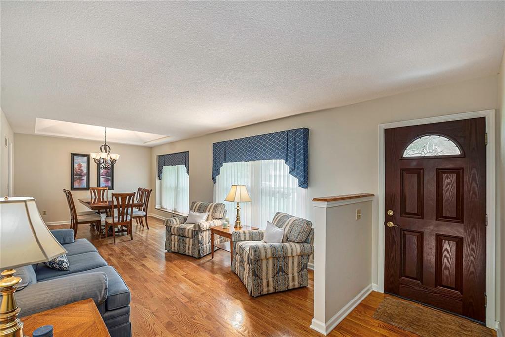6119 Cottonwood Drive