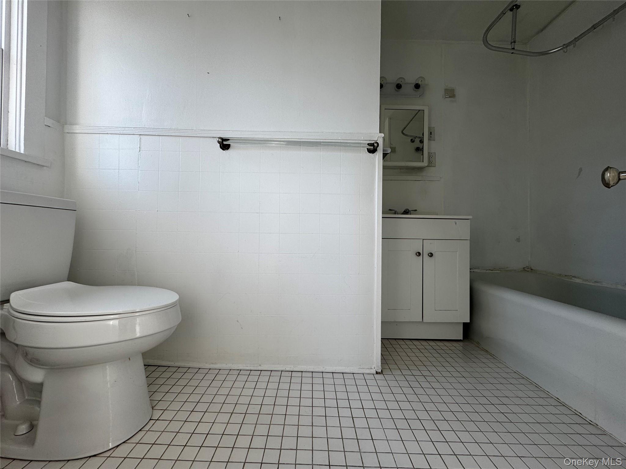 239 W Main Street Unit: 3
