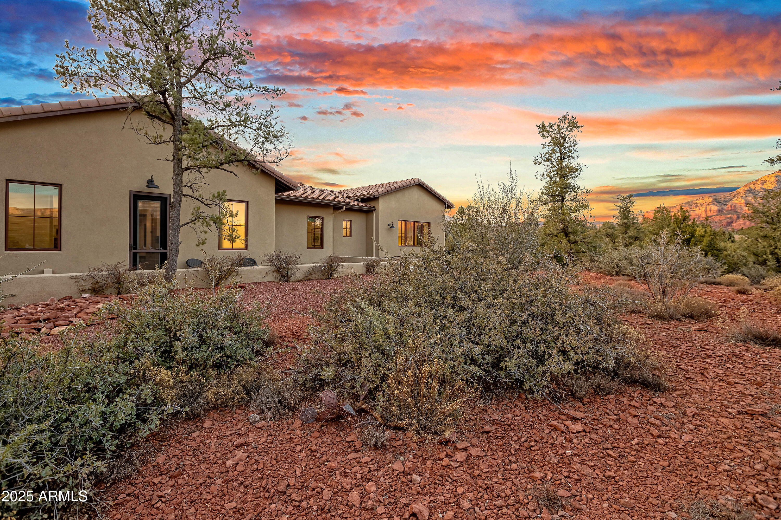 3100 CALLE DEL ARROYO --