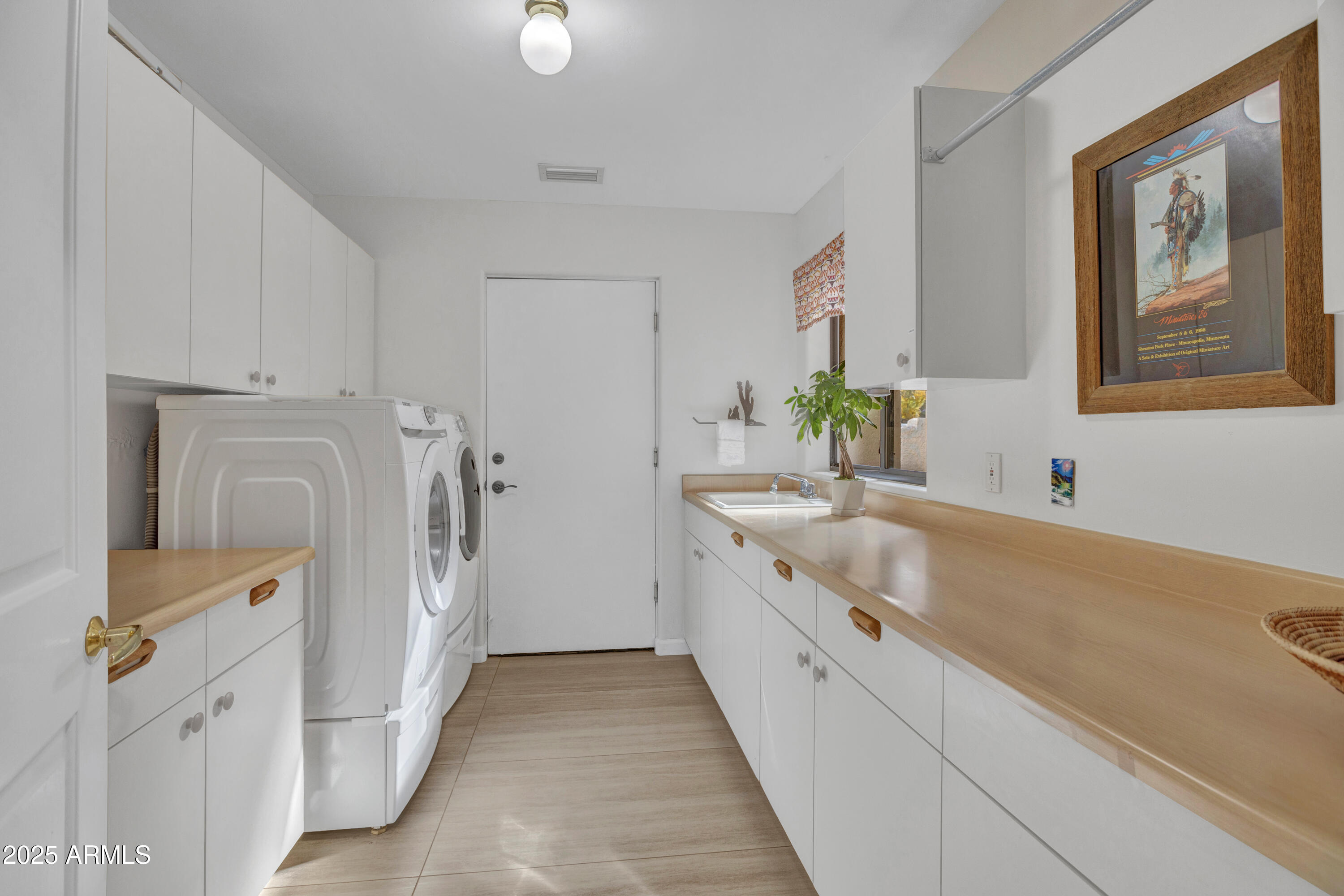 375 E Indian Cliffs Road