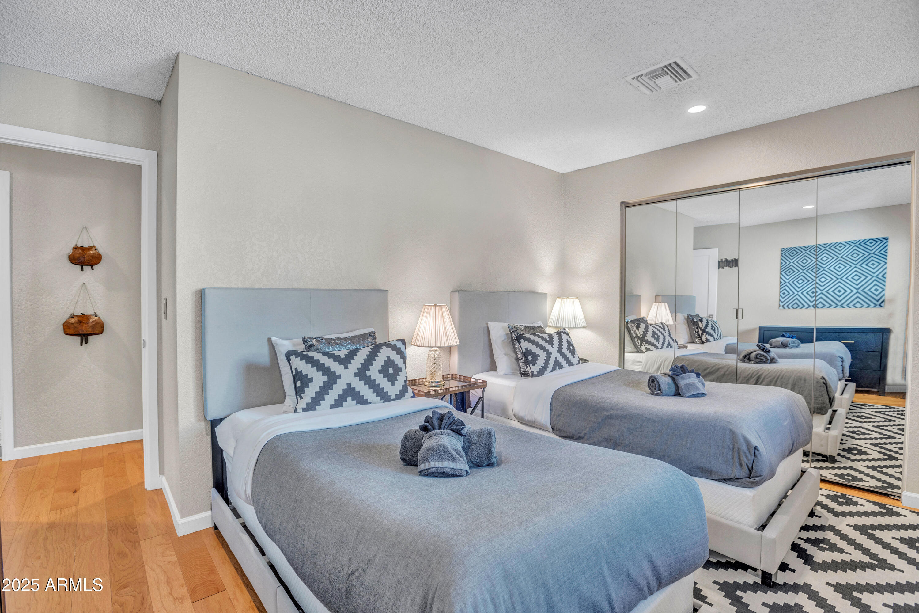 40 N HUMMINGBIRD Lane