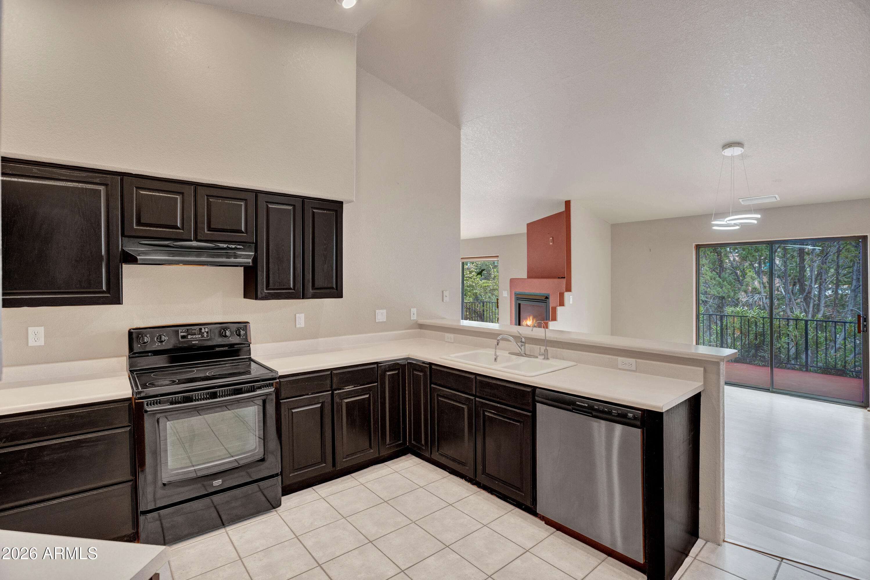 2256 ROADRUNNER Road