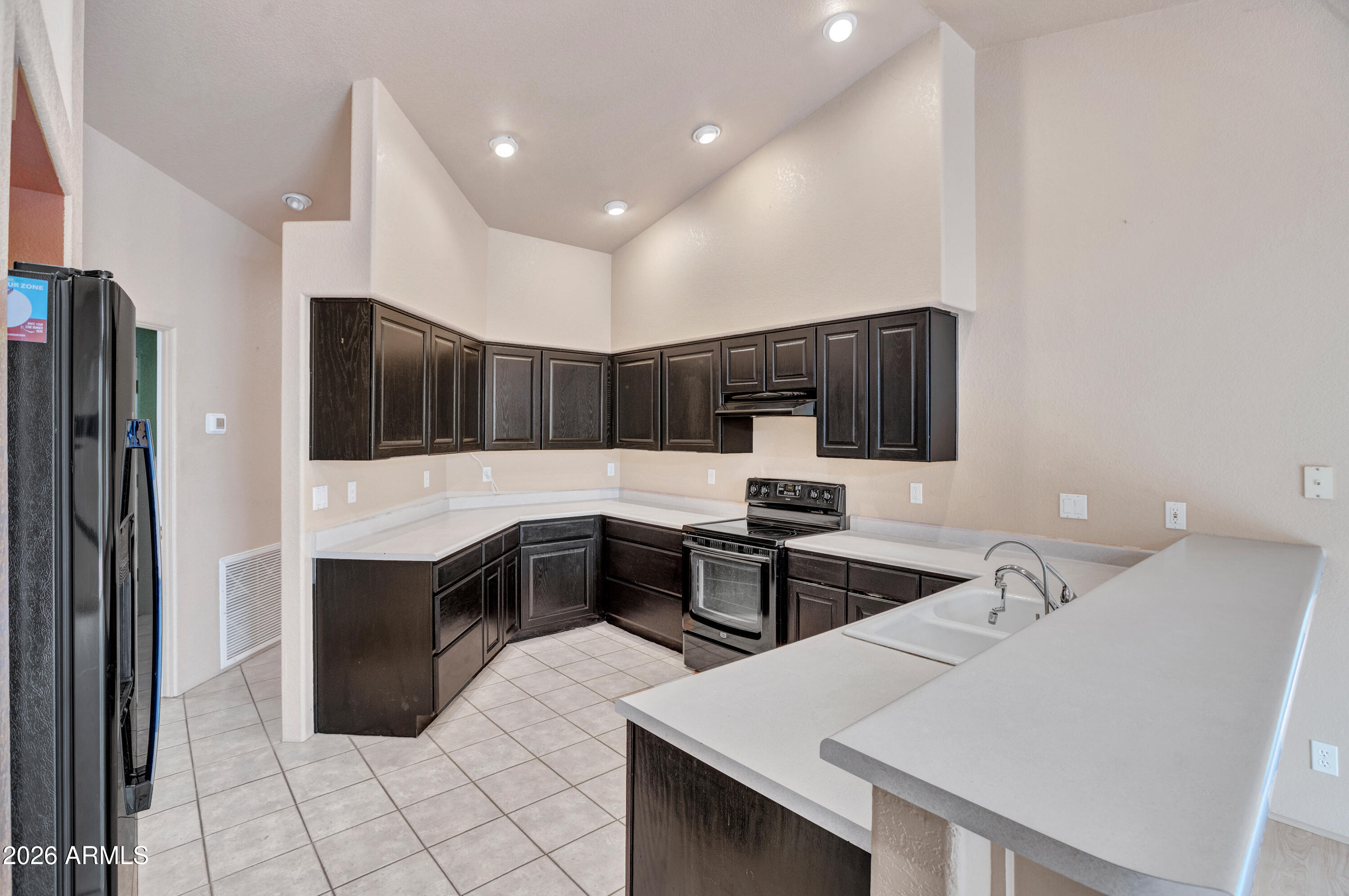 2256 ROADRUNNER Road