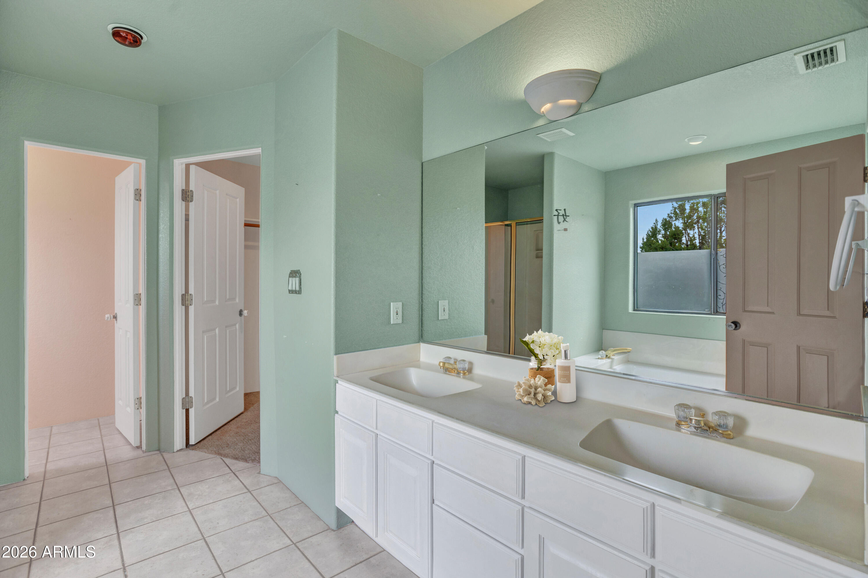 2256 ROADRUNNER Road