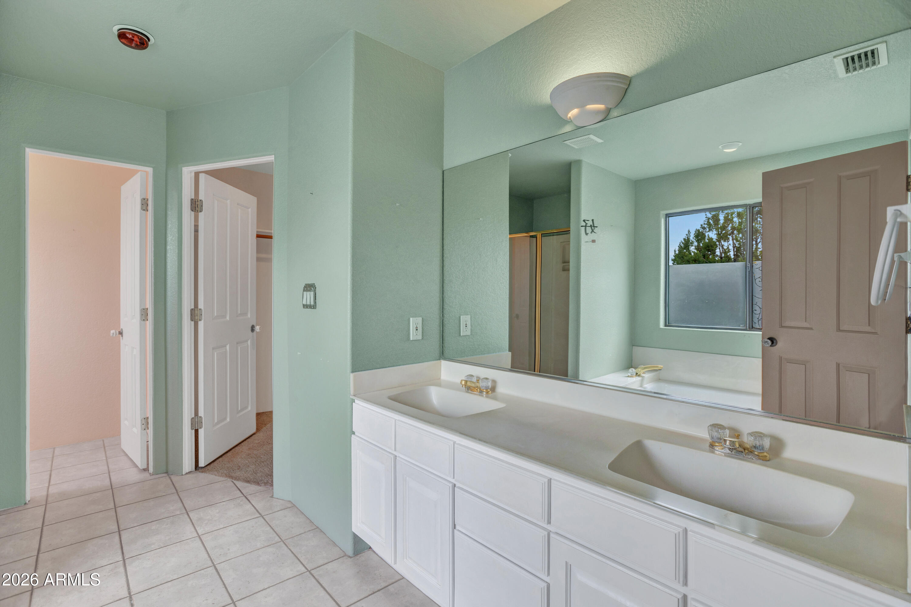 2256 ROADRUNNER Road