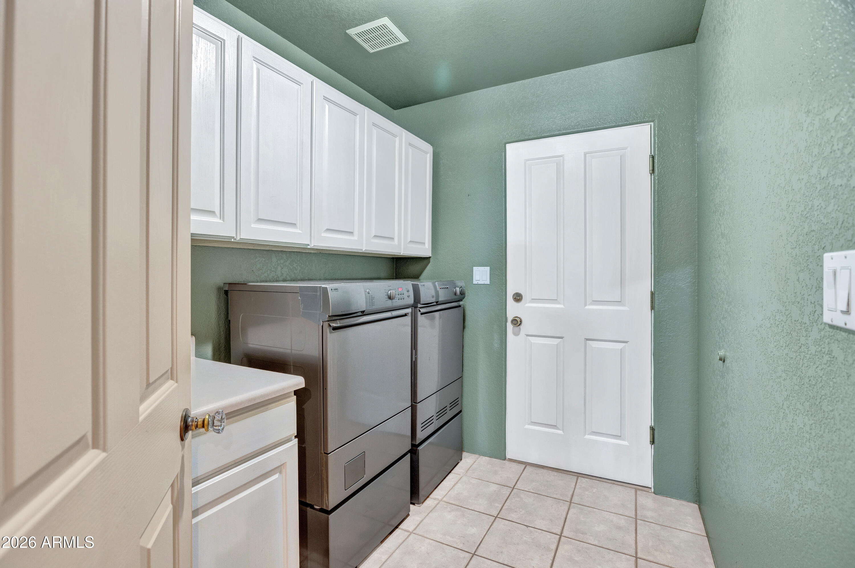 2256 ROADRUNNER Road