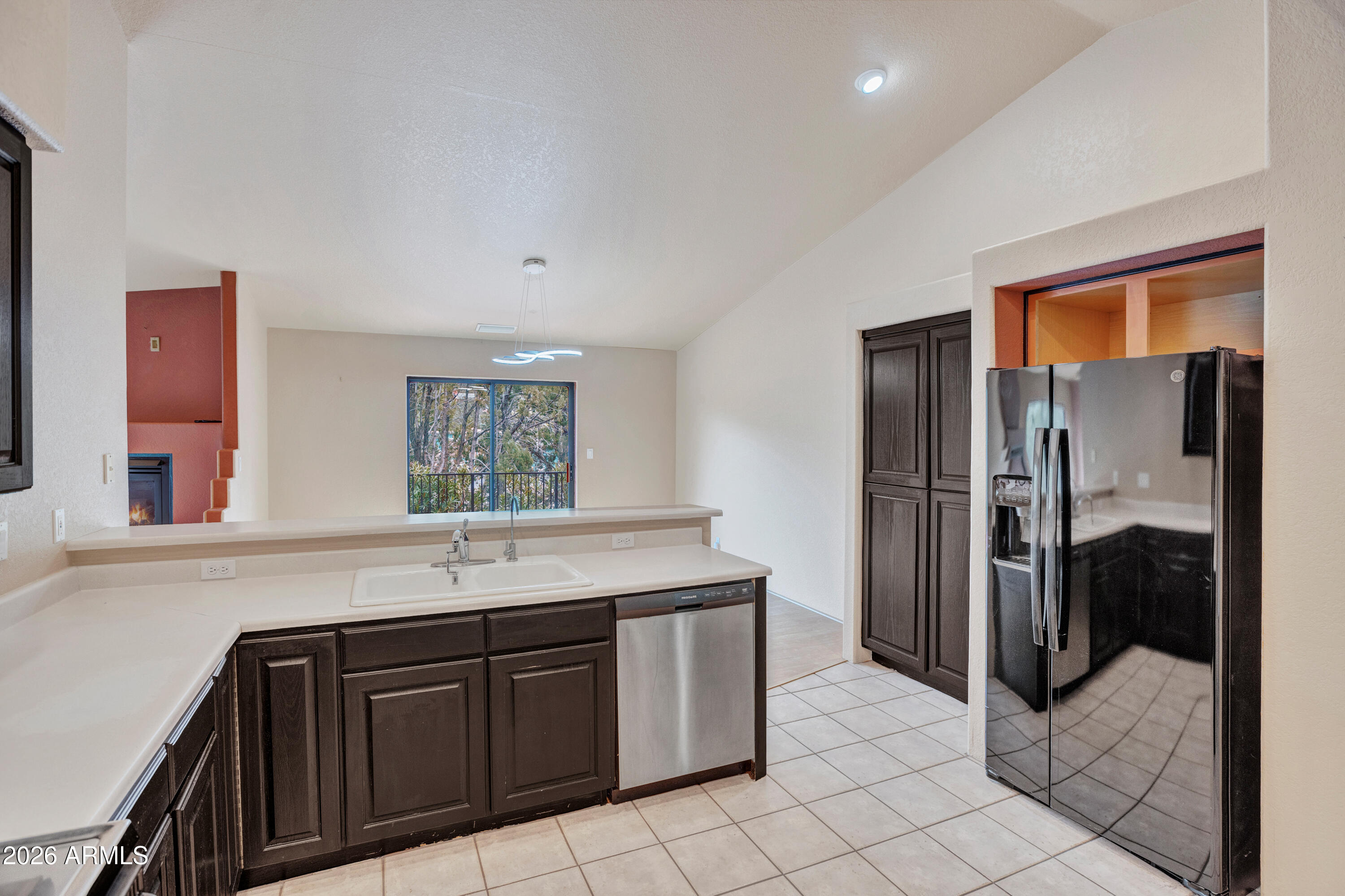 2256 ROADRUNNER Road