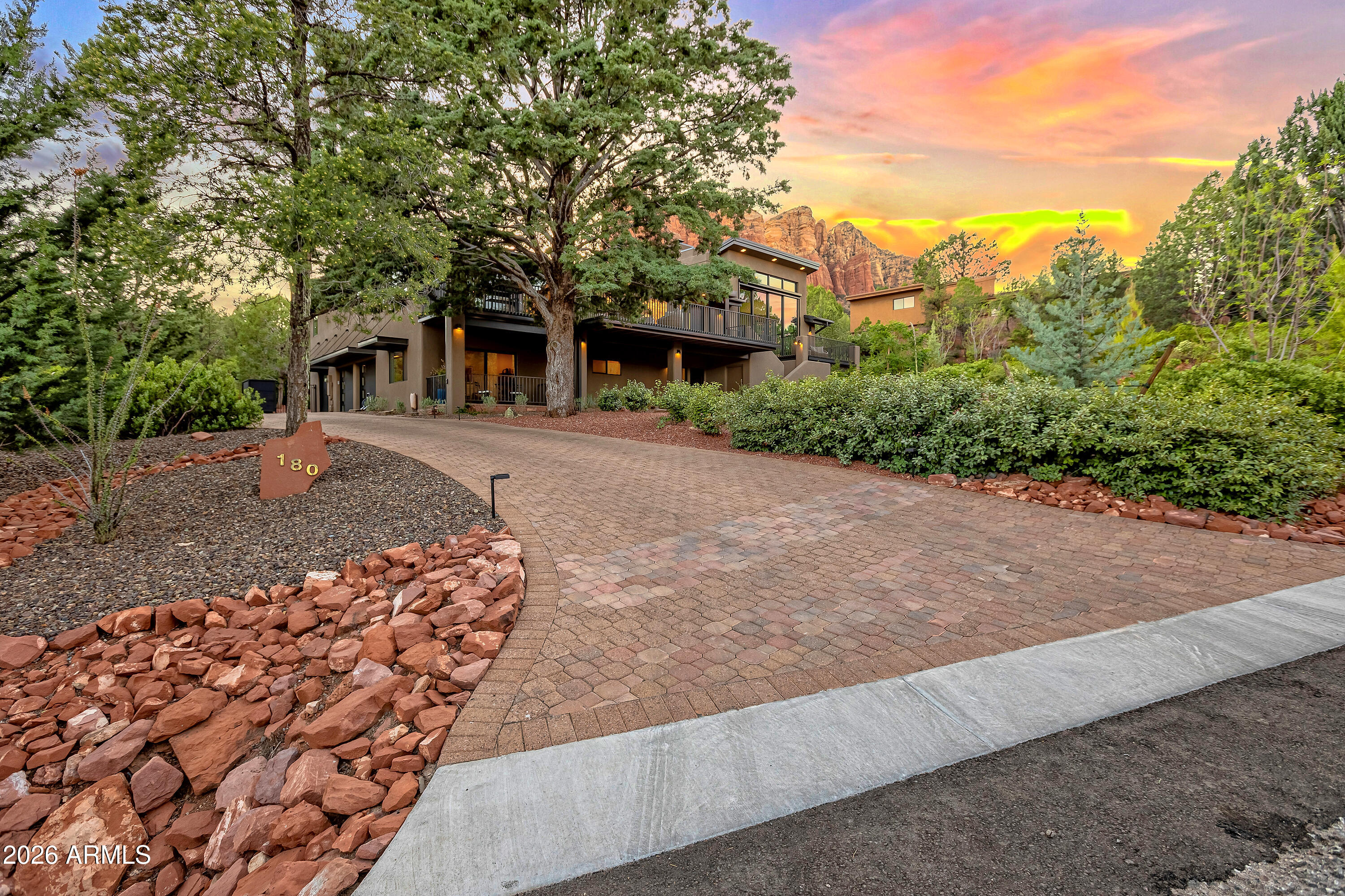 180 RIM SHADOWS Drive